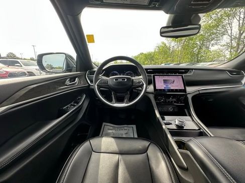 Used 2024 Jeep Grand Cherokee Limited w/ MOPAR Finishing Package image 16