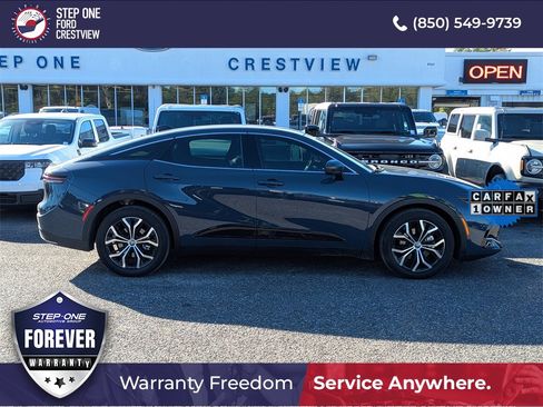 Used 2025 Toyota Crown XLE image 4