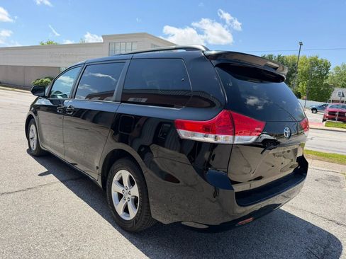 Used 2013 Toyota Sienna LE FWD image 10