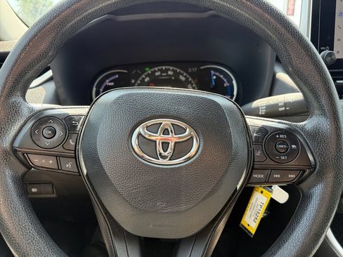 Certified 2025 Toyota RAV4 LE AWD/4WD image 32