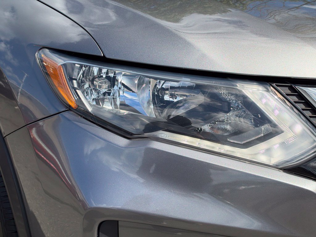 Used 2017 Nissan Rogue S AWD/4WD image 12