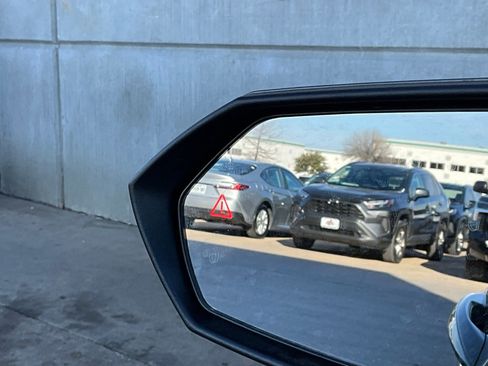 Used 2025 Hyundai Elantra Limited image 21