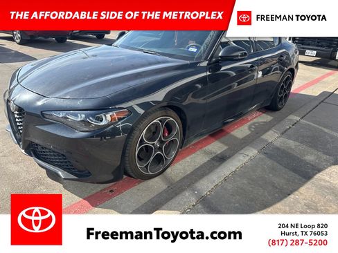 Used 2024 Alfa Romeo Giulia Veloce RWD image 1