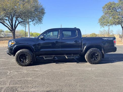 Used 2022 Toyota Tacoma TRD Sport w/ Technology Package image 4