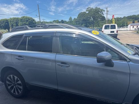 Used 2017 Subaru Outback 2.5i Limited AWD/4WD image 4