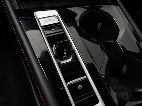 Used 2025 Volkswagen Atlas Peak Edition SE image 10