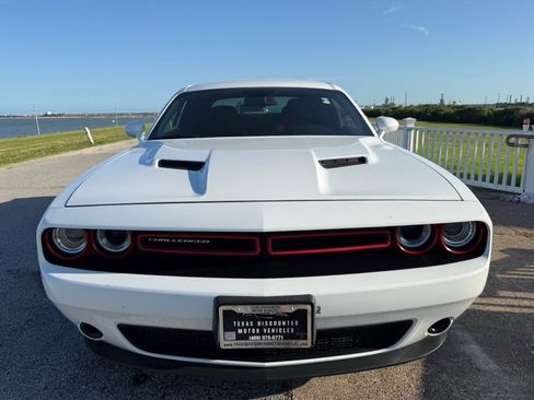Used 2018 Dodge Challenger SXT RWD image 2