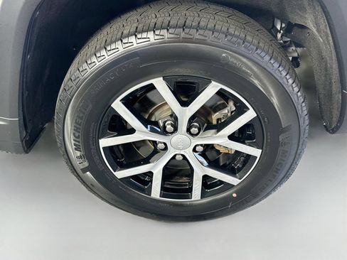 Used 2023 Jeep Grand Cherokee L Limited AWD/4WD image 32