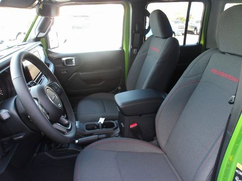 New 2025 Jeep Wrangler Unlimited Rubicon image 17