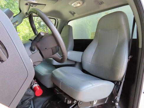 Used 2022 Ford F750 2WD Regular Cab Super Duty image 25