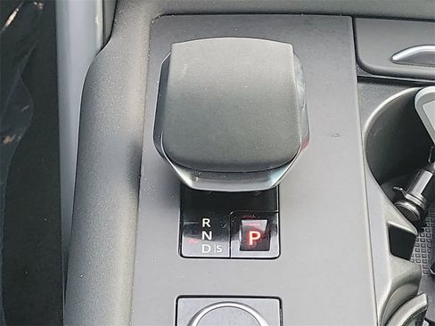 Certified 2024 Land Rover Discovery Dynamic SE image 20