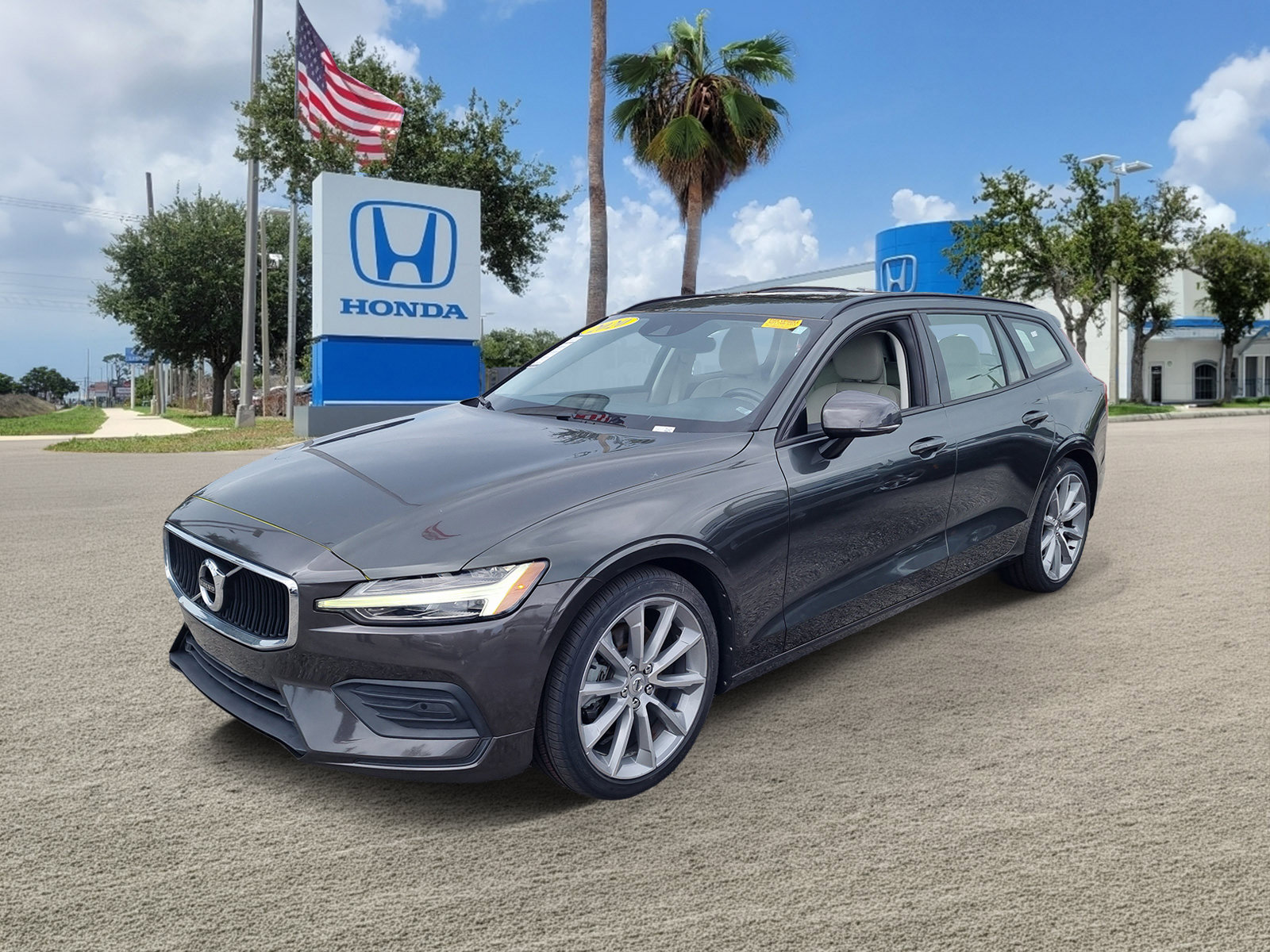 Used 2020 Volvo V60 T5 Momentum FWD image 4
