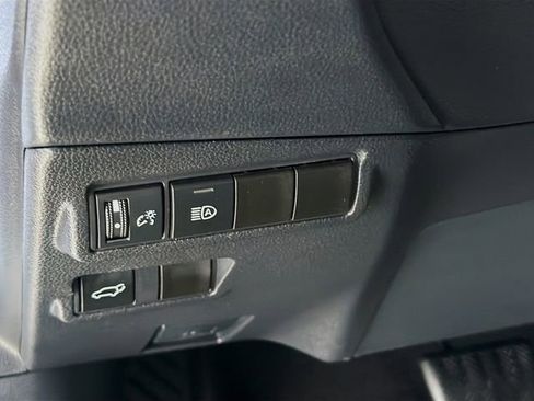Used 2024 Toyota Corolla Cross XLE w/ Convenience Package FWD image 10