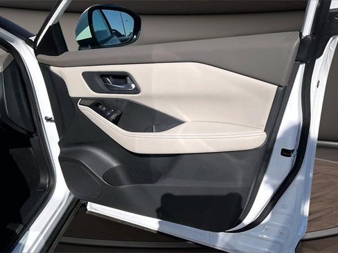 Certified 2025 Nissan Rogue SV image 20