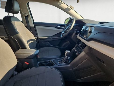 Used 2022 Volkswagen Taos SE w/ Panoramic Sunroof Package image 15
