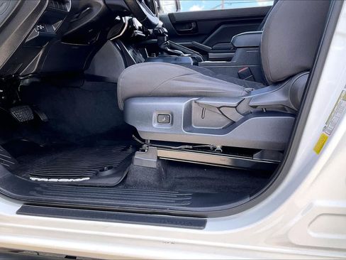 Used 2026 Toyota Tacoma SR5 RWD image 33