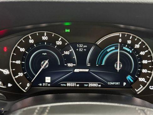 Used 2019 BMW 530e w/ Convenience Package image 32