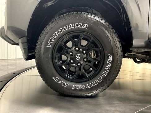 Used 2022 Toyota Tacoma SR image 9