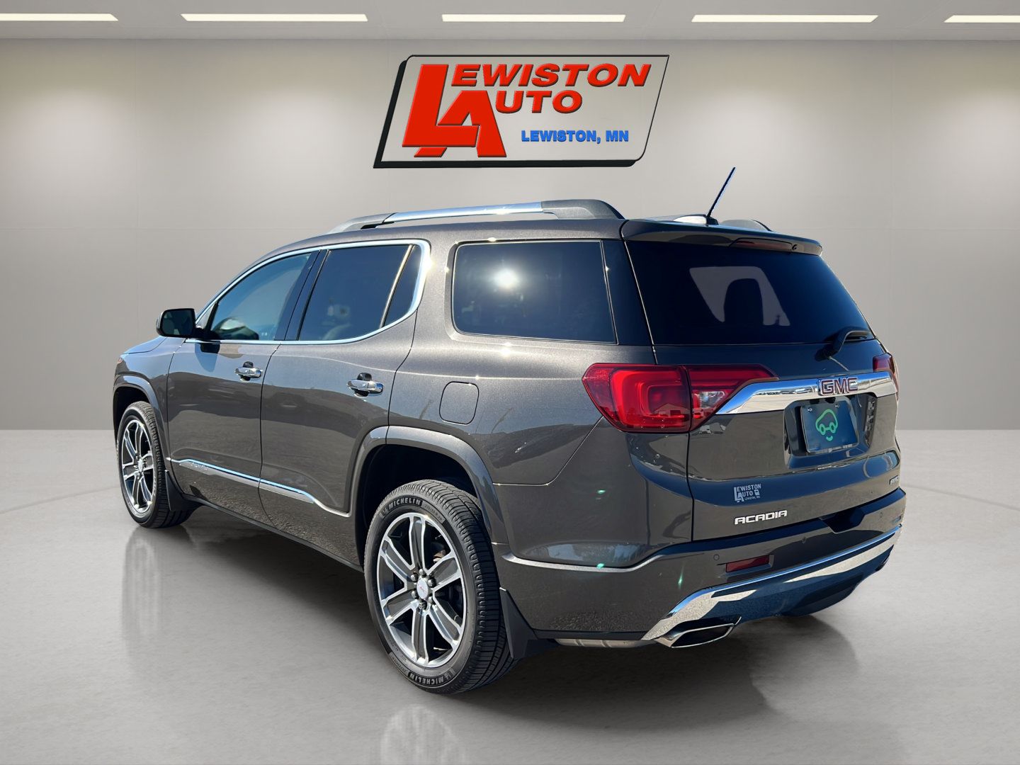 Certified 2019 GMC Acadia Denali w/ Technology Package AWD/4WD image 11