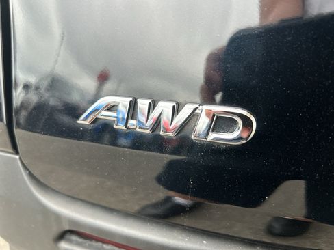 Used 2024 Toyota Sienna LE AWD/4WD image 7