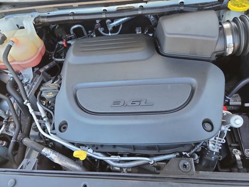 Used 2022 Chrysler Voyager LX FWD image 17