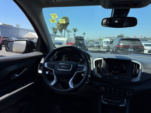 Used 2022 GMC Terrain SLE FWD image 23