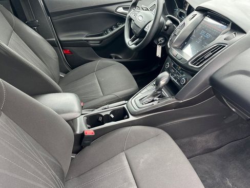 Certified 2018 Ford Focus SE FWD image 14