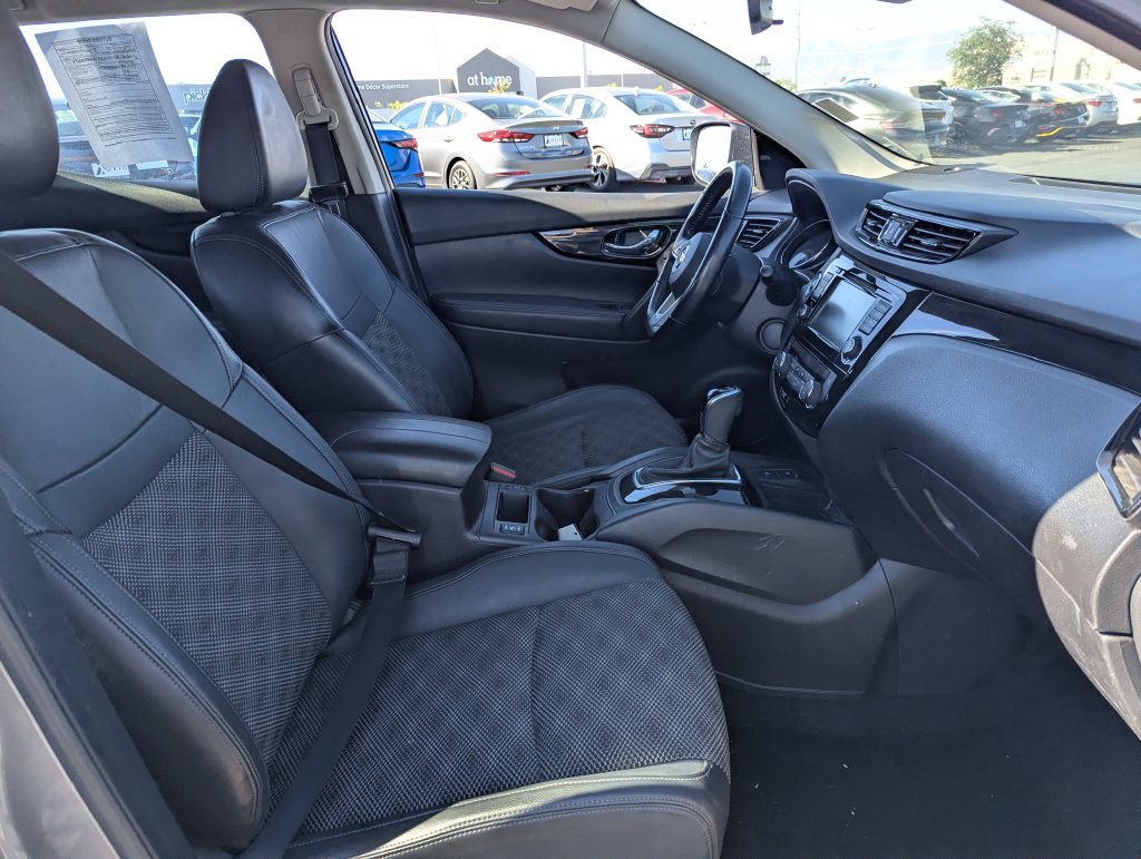 Used 2022 Nissan Rogue Sport SV w/ Technology Package AWD/4WD image 35