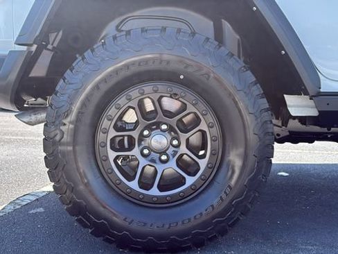 Used 2021 Jeep Wrangler Unlimited Rubicon w/ Xtreme Recon 35" Tire Package AWD/4WD image 9