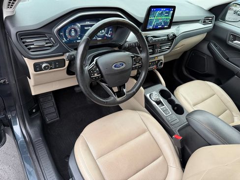 Used 2022 Ford Escape Titanium FWD image 12