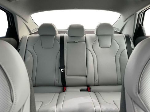 New 2025 Hyundai Elantra Limited FWD image 16