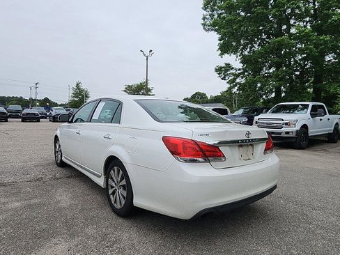 Used 2011 Toyota Avalon Limited FWD image 3