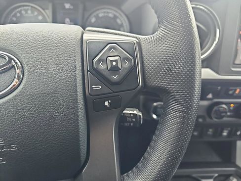 Used 2016 Toyota Tacoma TRD Off-Road image 22