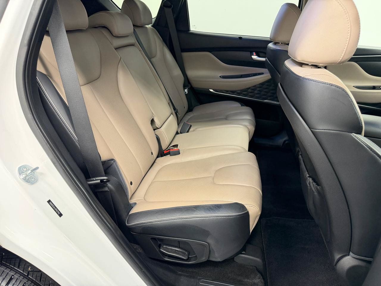 Used 2023 Hyundai Santa Fe Limited AWD/4WD image 17
