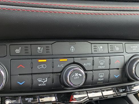 Used 2025 Dodge Durango GT AWD/4WD image 31