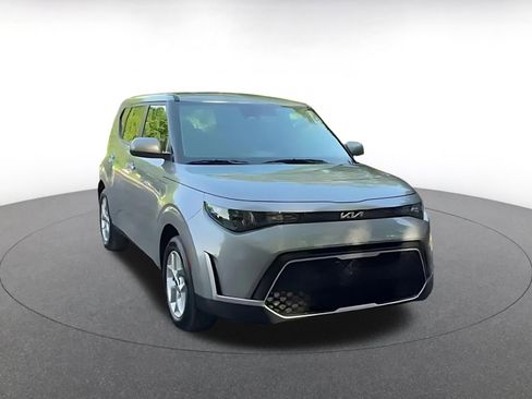 Used 2025 Kia Soul LX w/ LX Technology Package FWD image 3