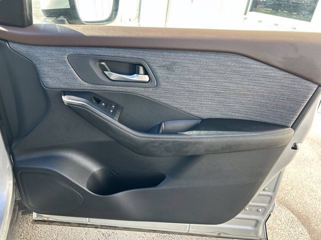 Used 2023 Nissan Rogue SV FWD image 48