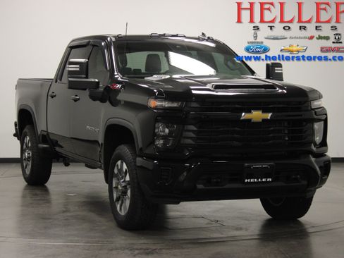 Used 2024 Chevrolet Silverado 2500 Custom w/ Custom Value Package AWD/4WD image 1