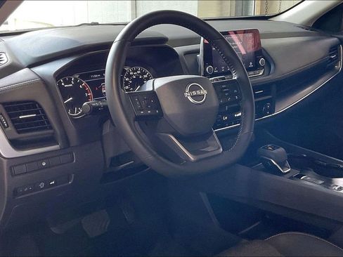 Used 2025 Nissan Rogue SV FWD image 4