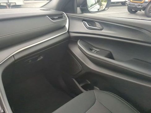Used 2025 Jeep Grand Cherokee L Laredo w/ Luxury Tech Group I AWD/4WD image 21