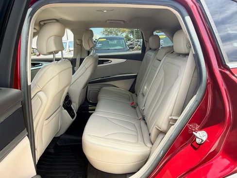 Used 2019 Lincoln Nautilus FWD image 11