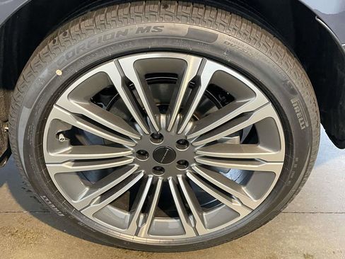 New 2026 Land Rover Range Rover Sport Dynamic SE AWD/4WD image 9