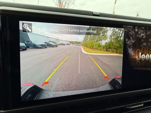 Used 2025 Jeep Gladiator Rubicon w/ Convenience Group image 23