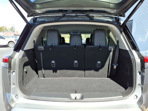 Used 2025 Nissan Pathfinder SL image 5