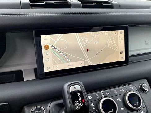 Used 2024 Land Rover Defender 110 SE image 5