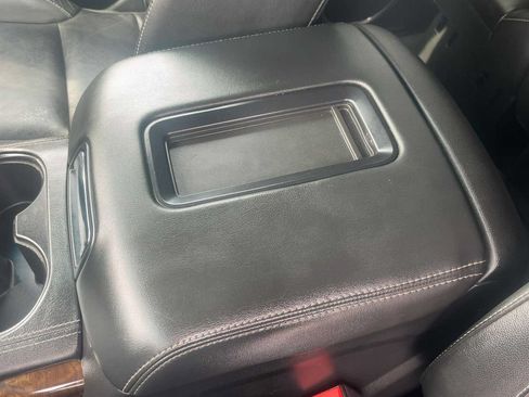 Used 2020 Chevrolet Suburban LT RWD image 23