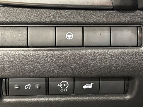 Used 2025 Nissan Rogue SV image 20