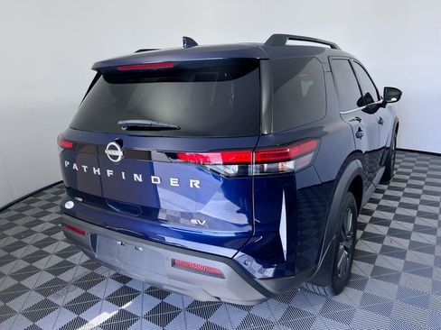 Used 2024 Nissan Pathfinder SV w/ SV Premium Package FWD image 3