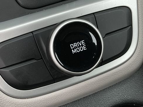 Used 2025 Hyundai Venue SEL FWD image 36