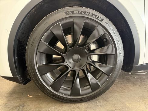 Used 2021 Tesla Model Y Long Range AWD/4WD image 7